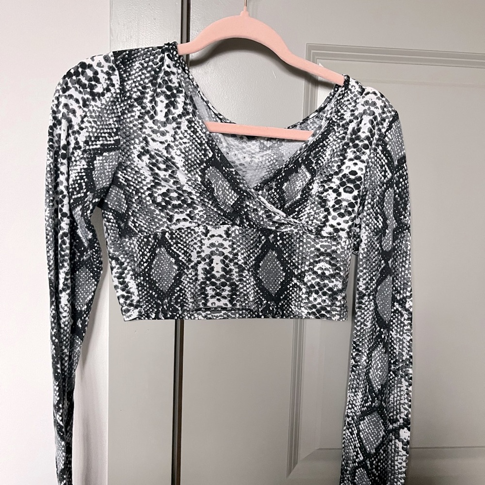 SHEIN, Size Medium, color black/white/grey